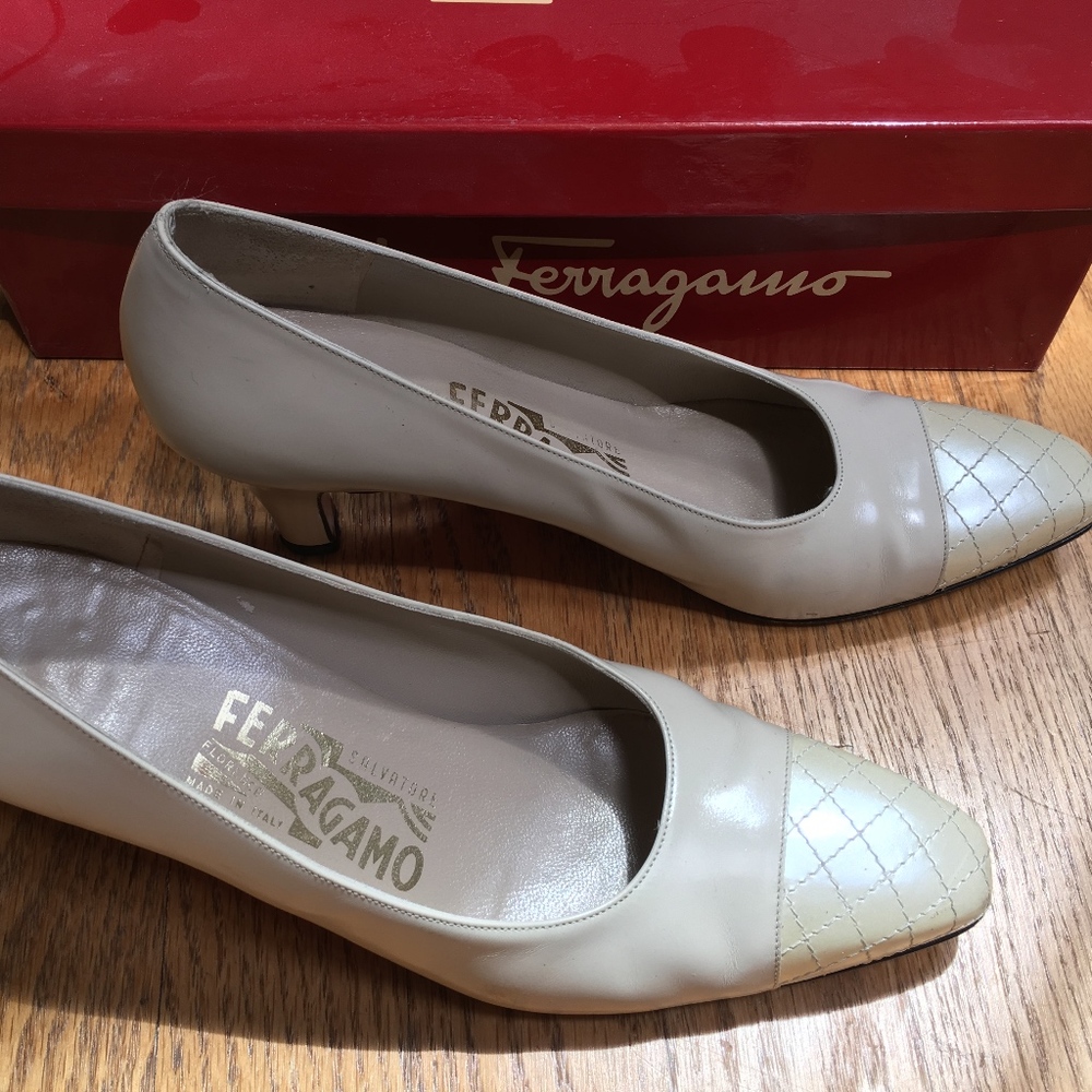 Vintage Ferragamo Cream Patent Leather Pumps 7.5